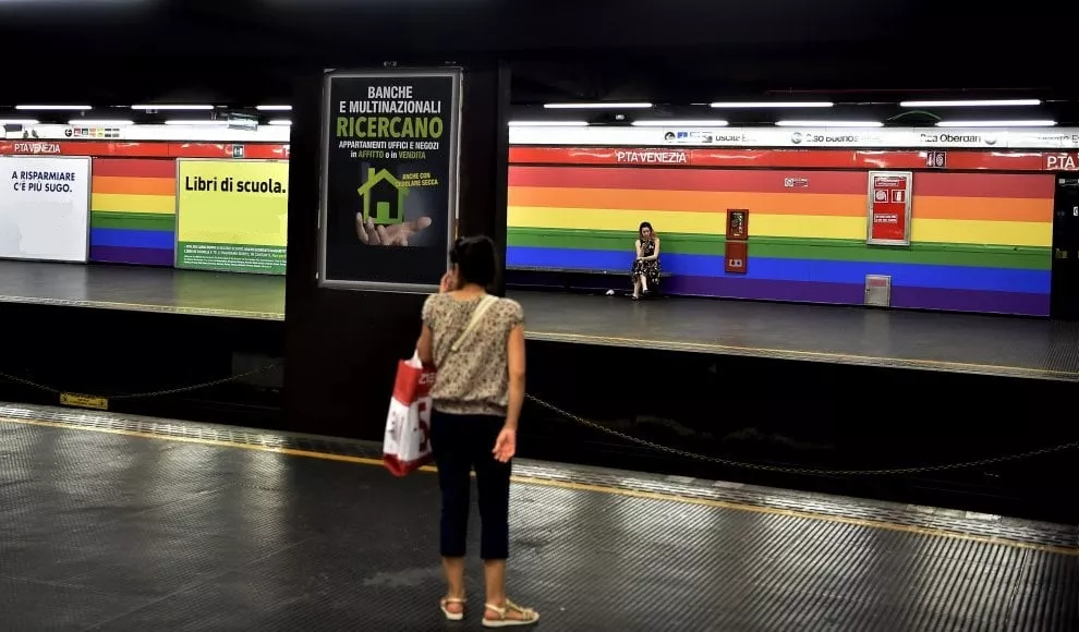 A Milano anche la metro fa propaganda | Rec News dir. Zaira Bartucca