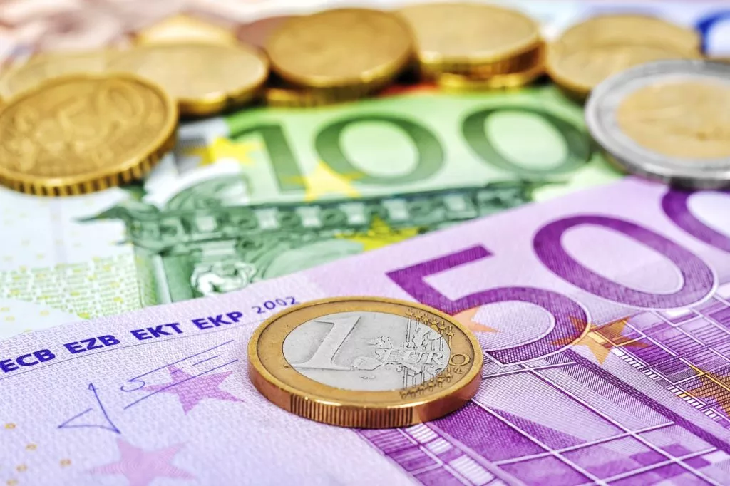 "Fuori dall'Euro per decreto e con una nuova Banca" | Rec News dir. Zaira Bartucca