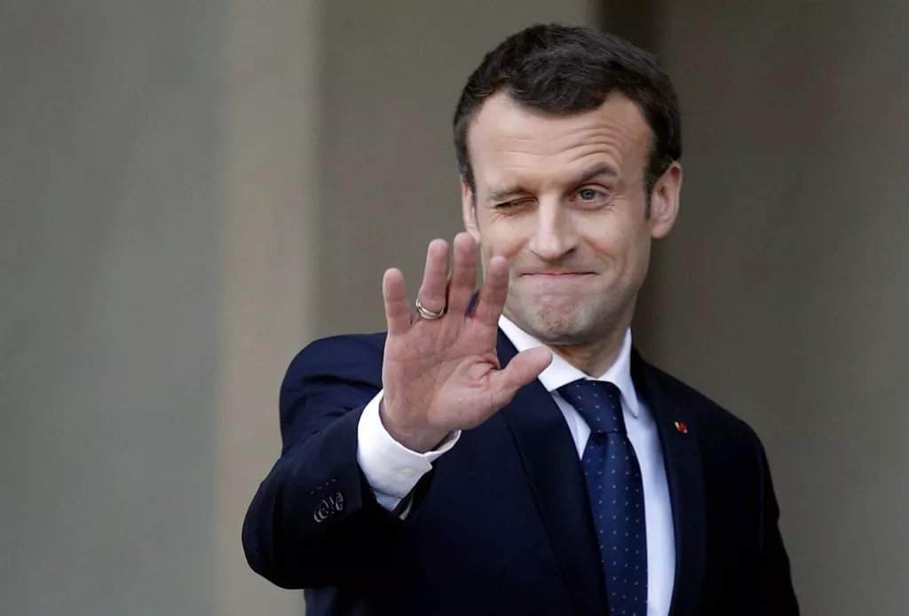 I francesi protestano ma Macron aiuta gli africani | Rec News dir. Zaira Bartucca