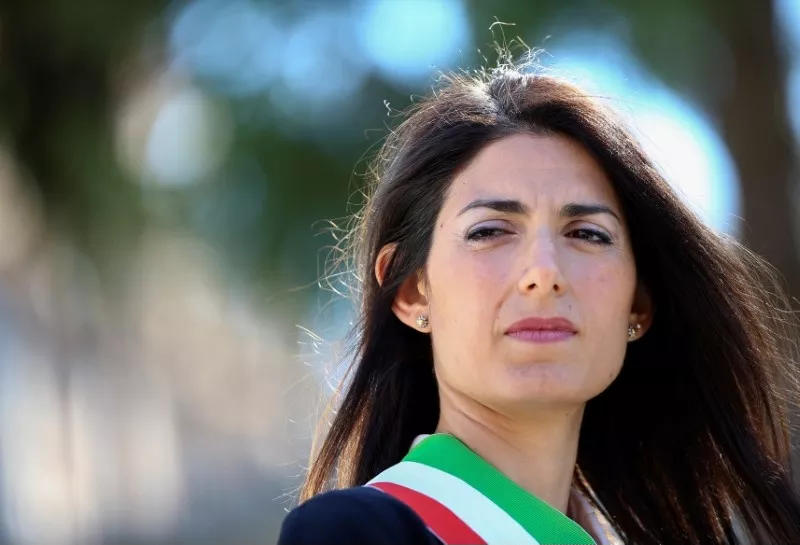 Diecimila euro al mese, ma Raggi non pagava le quote al suo ordine professionale | Rec News dir. Zaira Bartucca