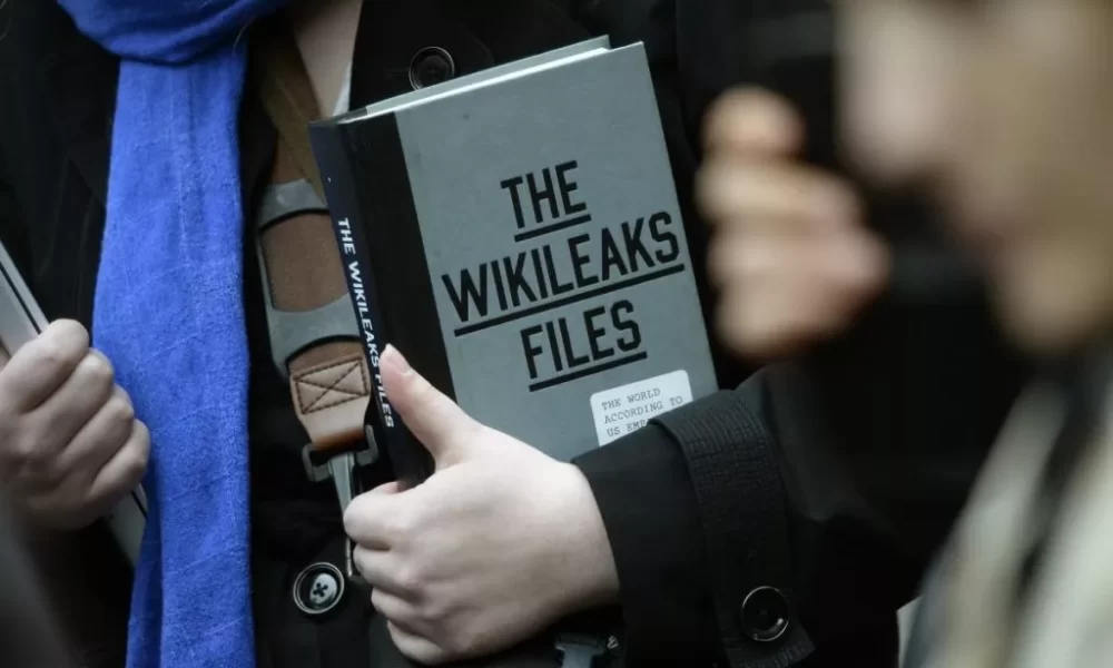 La congiura contro Assange: "Indebolite Wikileaks e fatelo vagare per 25 anni" | Rec News dir. Zaira Bartucca