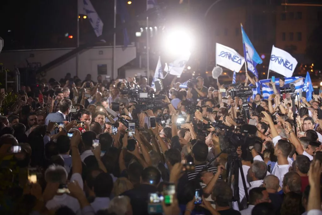 Le prime parole di Mitsotakis dopo la vittoria. E la Grecia festeggia (gallery) | Rec News dir. Zaira Bartucca