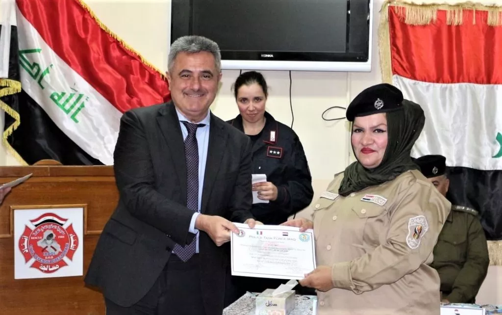 Ora il governo dei tagli alle Forze dell'Ordine forma poliziotte irachene | Rec News dir. Zaira Bartucca