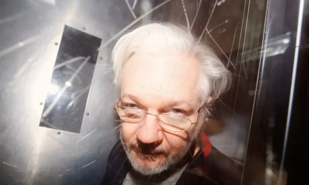 Più di mille giornalisti insieme per dire no alla detenzione di Assange | Rec News dir. Zaira Bartucca