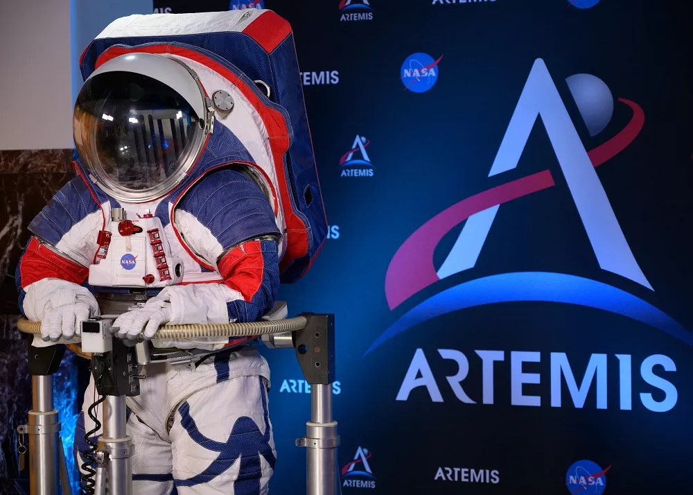 L'Italia aderisce ad Artemis: "Porterà due persone sulla luna entro il 2024" | Rec News dir. Zaira Bartucca