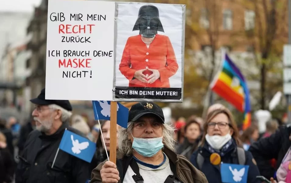 Proteste in Germania, assalto al Bundestag. Sotto tiro anche i politici fautori delle restrizioni | Rec News dir. Zaira Bartucca
