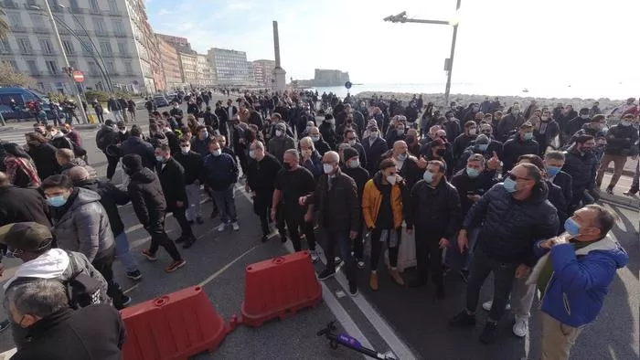 Chiusure, nuove proteste dei ristoratori a Napoli | Rec News dir. Zaira Bartucca