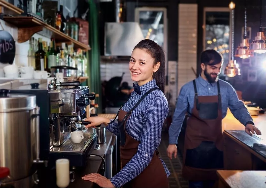 Barman, camerieri, hostess, lavoratori dello spettacolo. Un portale ora li aiuta a trovare lavoro | Rec News, direttore Zaira Bartucca