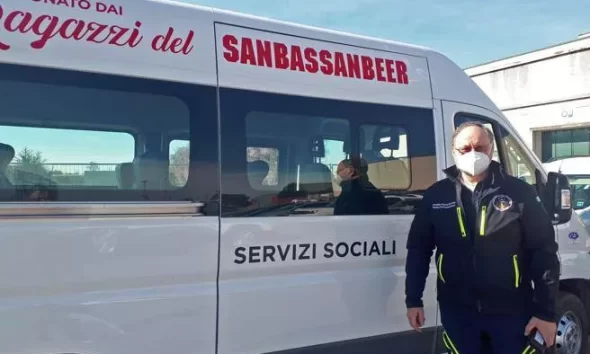 Il sindaco sceriffo di San Bassano. Gli anziani non si presentano per il vaccino, lui li rastrella casa per casa (con audio-intervista) | RN dir Zaira Bartucca