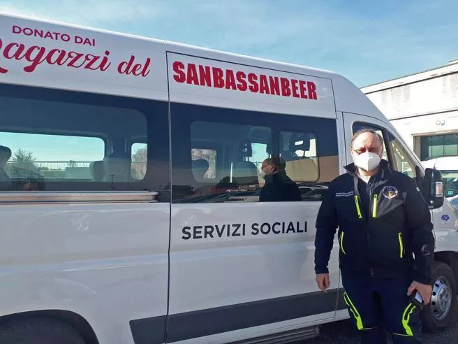 Il sindaco sceriffo di San Bassano. Gli anziani non si presentano per il vaccino, lui li rastrella casa per casa (con audio-intervista) | RN dir Zaira Bartucca