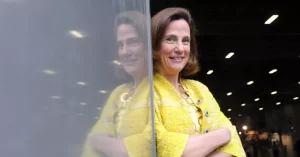 Mica avevano ragione i cosiddetti complottisti? Ilaria Capua: "Serve vaccino agile: spray, cerotto, chip" | Rec News direttore Zaira Bartucca