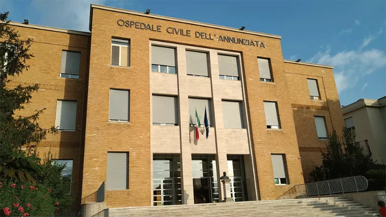 Cosenza, la rabbia di una paziente oncologica a rischio: "I nostri mali non aspettano che sparisca il covid" | Rec News dir. Zaira Bartucca