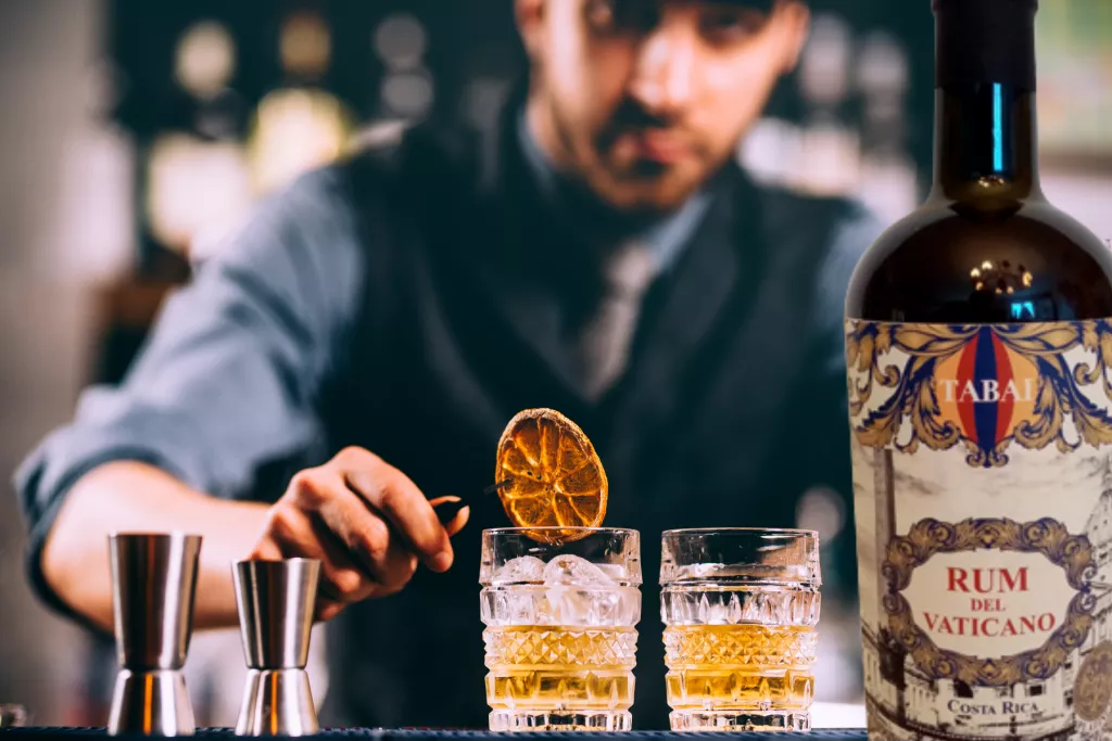 Liscio o in un cocktail? Il segreto del Rum del Vaticano Tabai e due ricette per apprezzarne le caratteristiche | RN dir. Zaira Bartucca