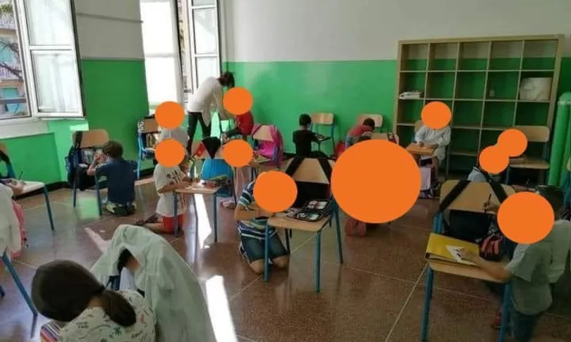 Bimbi in ginocchio a scuola, è il segno dell'umiliazione a cui vorrebbero condannarci | Rec News dir. Zaira Bartucca