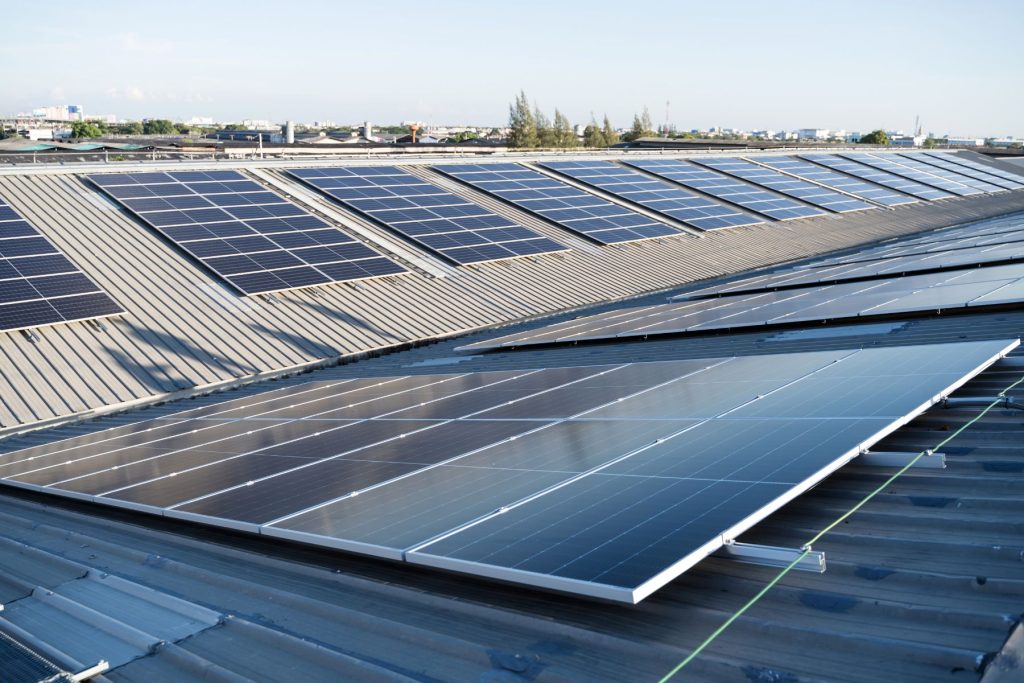 Risparmiare sull'elettricità con i pannelli fotovoltaici: quale scegliere, i prezzi e le aziende che li installano | Rec News dir. Zaira Bartucca