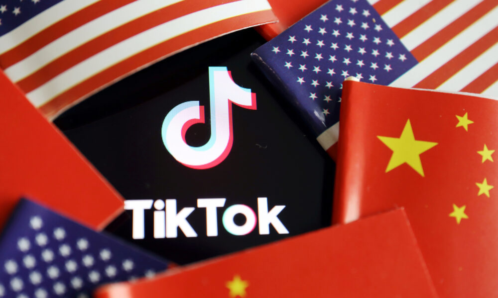 Scure sull'App cinese Tik Tok, "rischi per la sicurezza" | Rec News dir. Zaira Bartucca