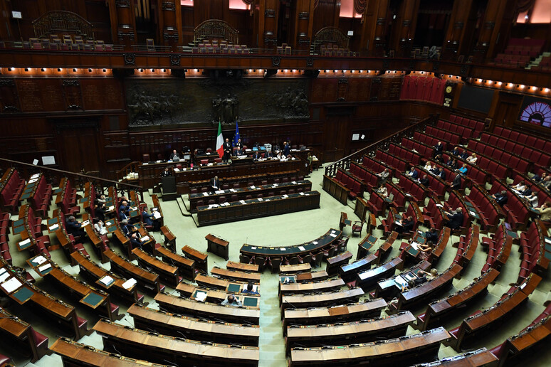 L'oblio oncologico è legge. Centinaio: "Questione di civiltà"